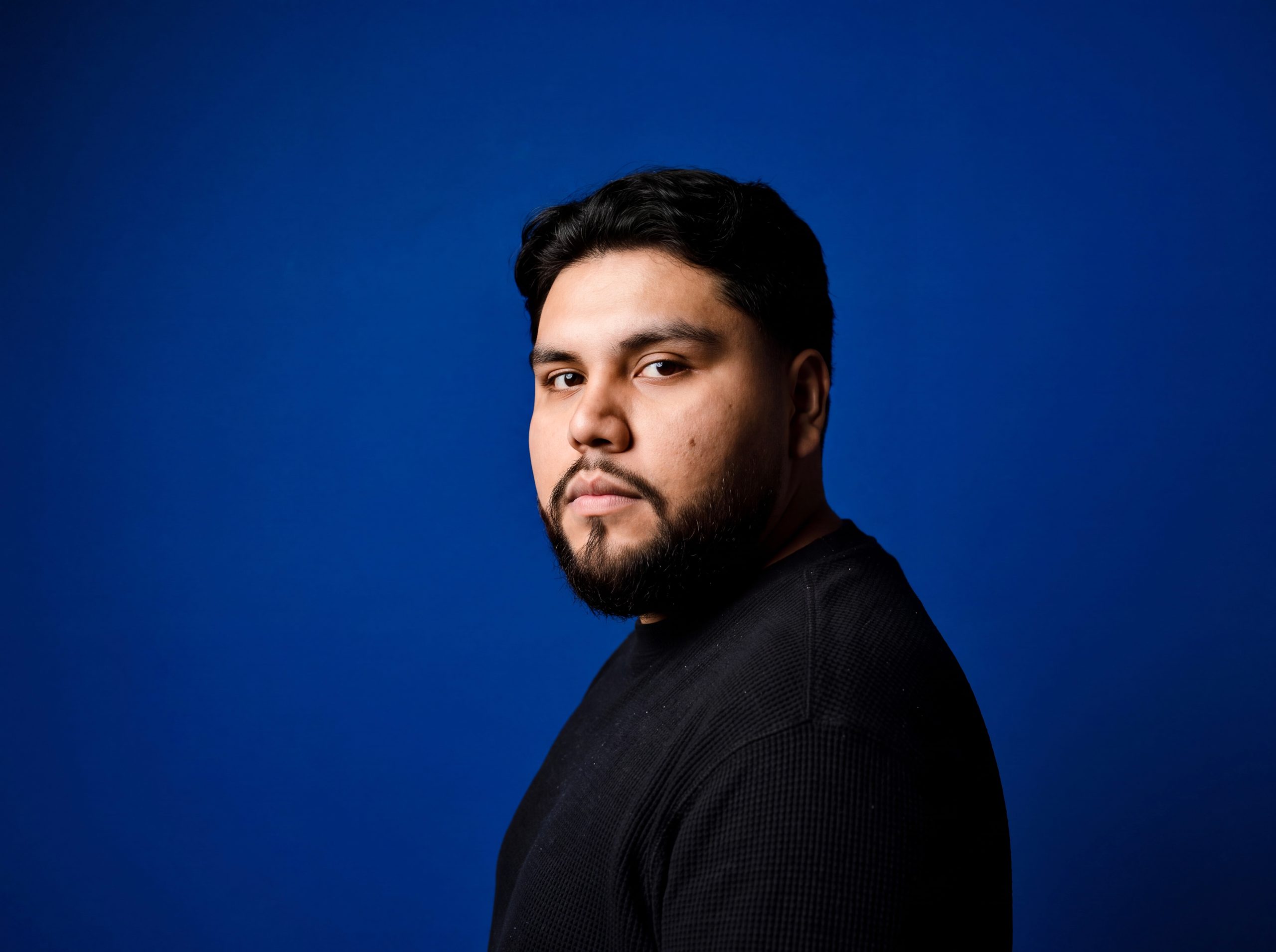 Carlos Yoc, diseñador de marca y producto, en retrato